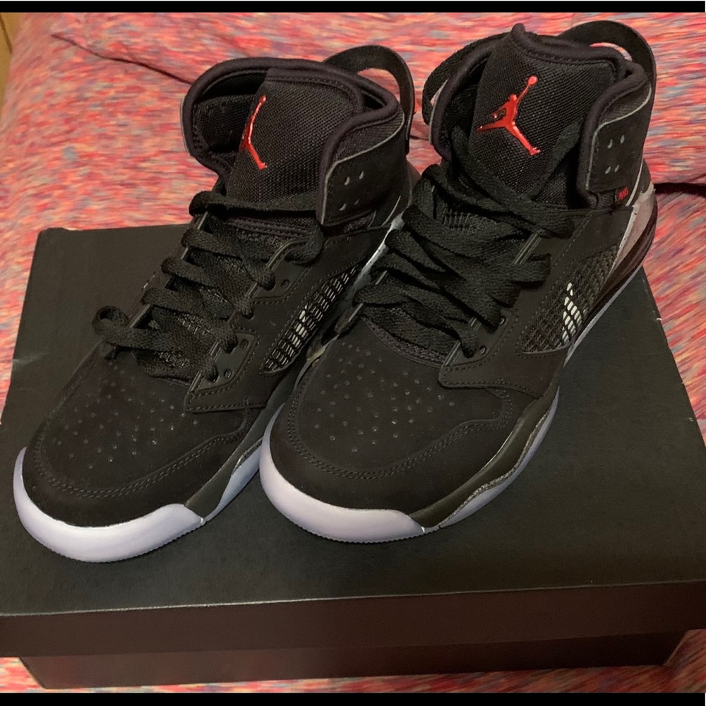 Mars Jordan’s size 6.5 Y